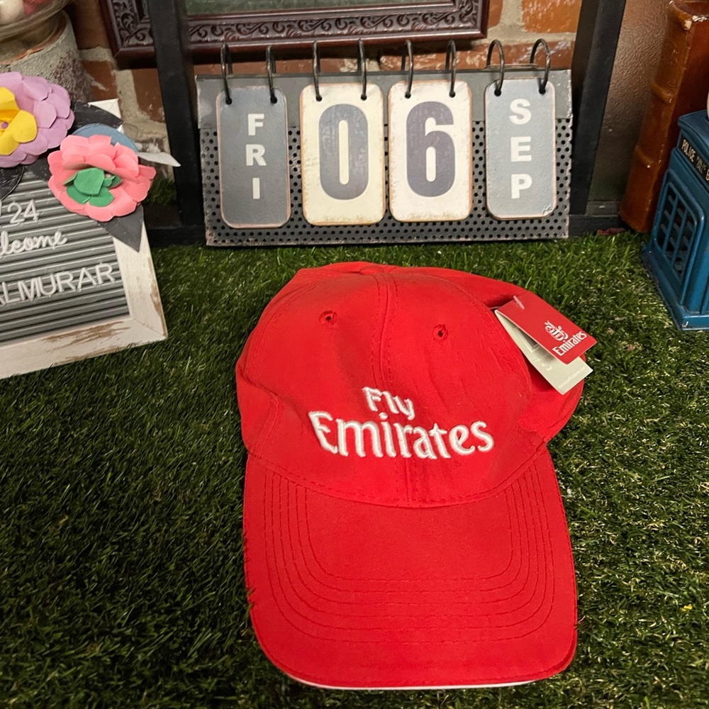 Fly emirates hat